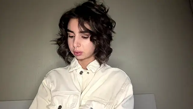JessiaRuezga online show from 05-20-26, 01:39