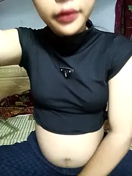 Snapshot of Hivi_06 chatting on 05-19-26, 10:27 Hivi 06 online show from 05-19-26, 10:27
