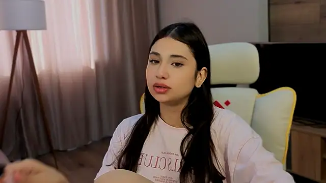 honeylanaa online show from 06-18-26, 04:46
