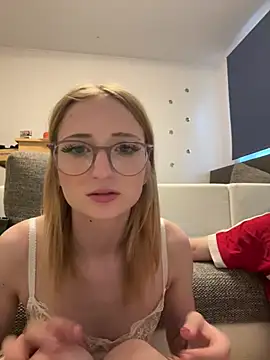 LauraundSteve  online show from 05-31-26, 06:09