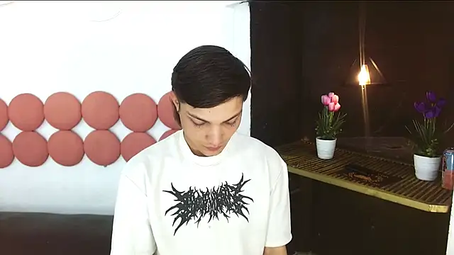 MaxxLouis online show from 05-25-26, 01:50