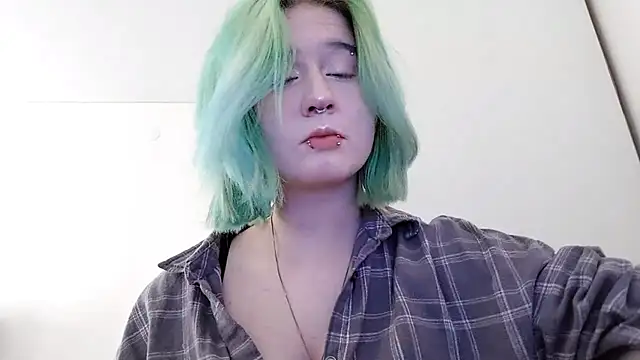 Snapshot of HunXena chatting on 05-20-26, 04:02 HunXena online show from 05-20-26, 04:02