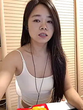 yueyue 99 online show from 05-27-26, 03:09