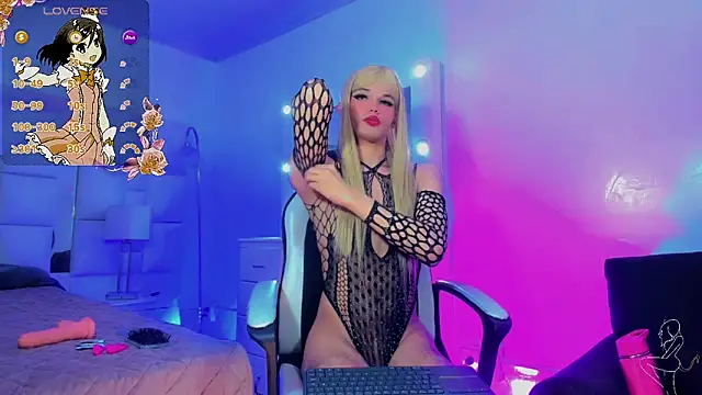 Isabella Kirk  online show from 05-19-26, 12:00