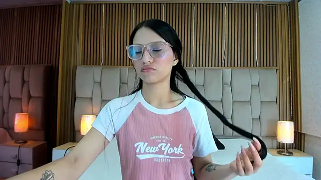 SophiieCalloway1 online show from 05-23-26, 01:37