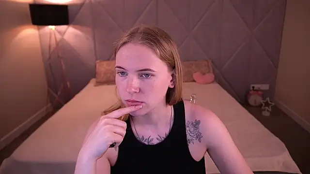 NikkyReyyy online show from 05-20-26, 05:24