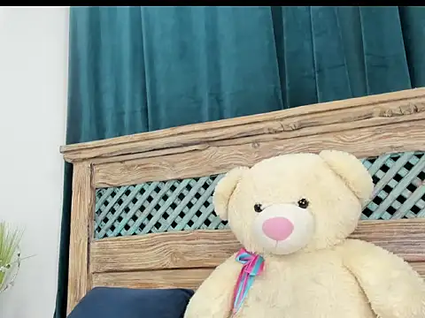 EmmaEbony1 online show from 05-19-26, 06:14
