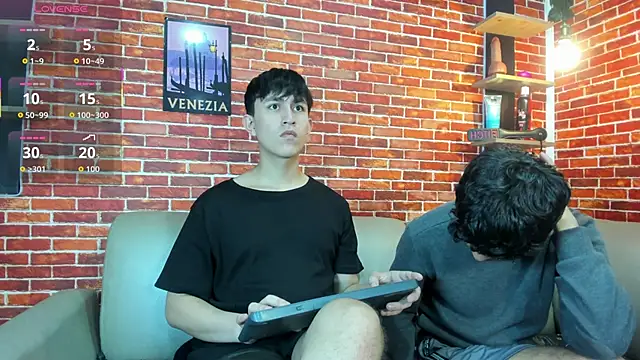 Hoot boyss  online show from 05-19-26, 08:04