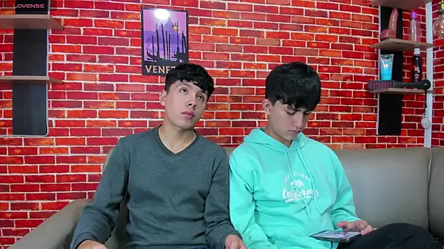 Hoot boyss  online show from 05-22-26, 07:41