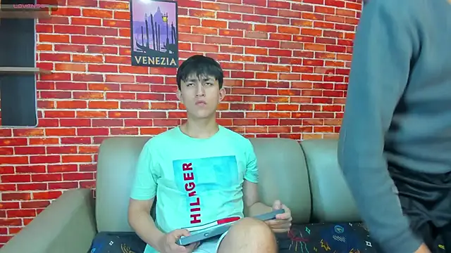 Hoot boyss  online show from 05-23-26, 08:35