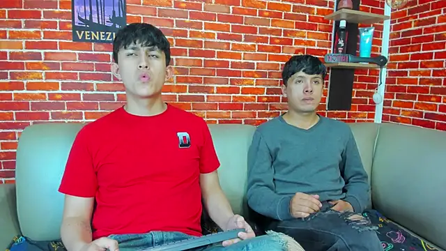 Hoot boyss  online show from 05-25-26, 08:48
