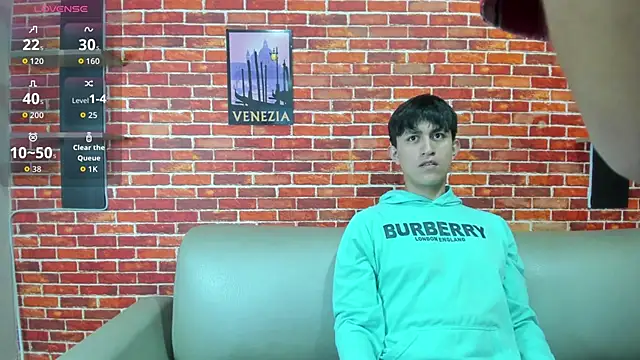 Hoot boyss  online show from 05-28-26, 07:33