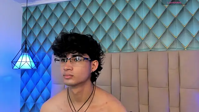 Snapshot of Sofia-Ethan chatting on 05-23-26, 01:15 Sofia-Ethan online show from 05-23-26, 01:15