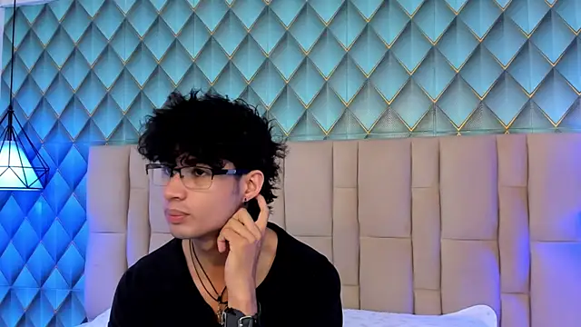 Snapshot of Sofia-Ethan chatting on 05-31-26, 01:29 Sofia-Ethan online show from 05-31-26, 01:29