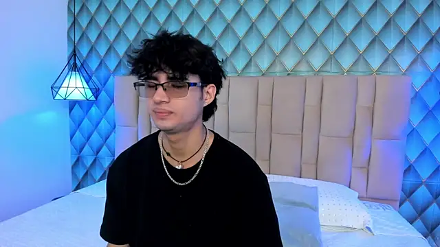 Snapshot of Sofia-Ethan chatting on 07-11-26, 01:47 Sofia-Ethan online show from 07-11-26, 01:47