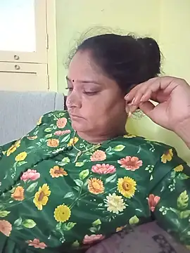 Snapshot of mynatamil143 chatting on 06-11-26, 01:49 mynatamil143 online show from 06-11-26, 01:49