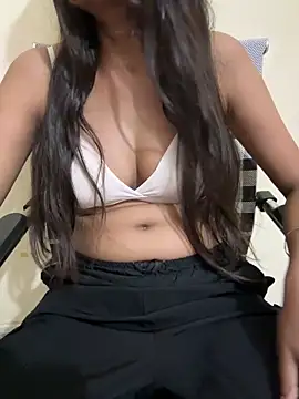 Snapshot of Poonam-Ray chatting on 06-19-26, 05:28 Poonam-Ray online show from 06-19-26, 05:28