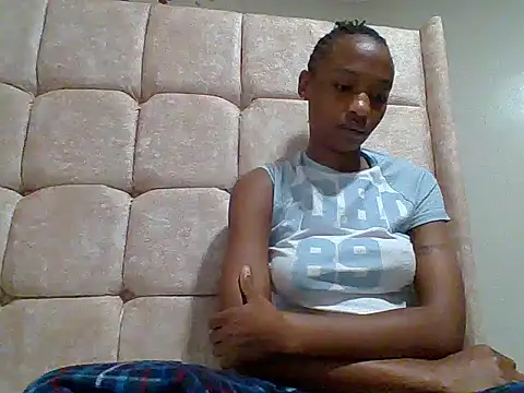 Snapshot of Petite_baby55 chatting on 05-20-26, 06:14 Petite baby55 online show from 05-20-26, 06:14