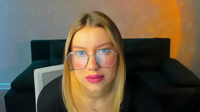 Shakira Lux online show from 05-21-26, 01:12