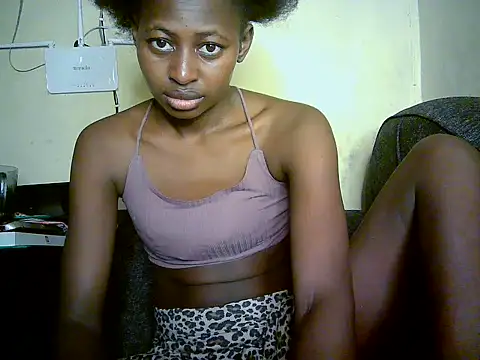 Snapshot of Therry-heart chatting on 05-29-26, 03:37 Therry-heart online show from 05-29-26, 03:37