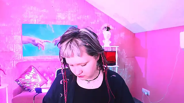 ViolettWoods online show from 07-19-26, 06:28