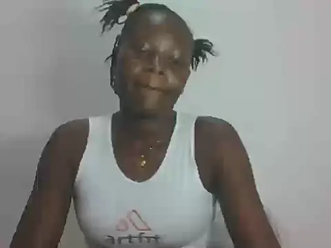 Snapshot of Petitepretty23 chatting on 05-16-26, 10:36 Petitepretty23 online show from 05-16-26, 10:36