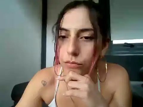 Snapshot of LatinDolliee chatting on 07-13-26, 06:22 LatinDolliee online show from 07-13-26, 06:22