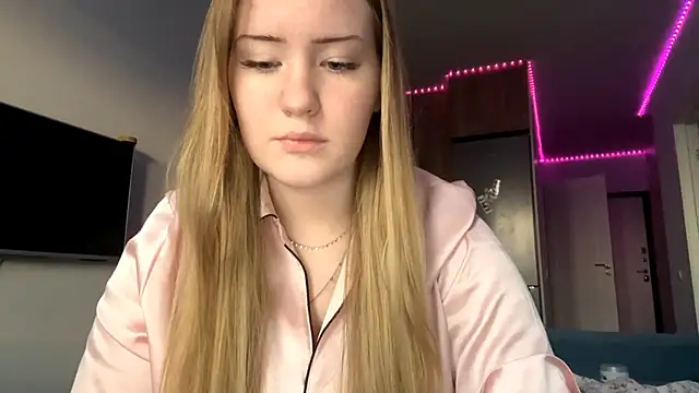 Snapshot of Lisi_Kiss_ chatting on 05-17-26, 05:42 Lisi Kiss online show from 05-17-26, 05:42