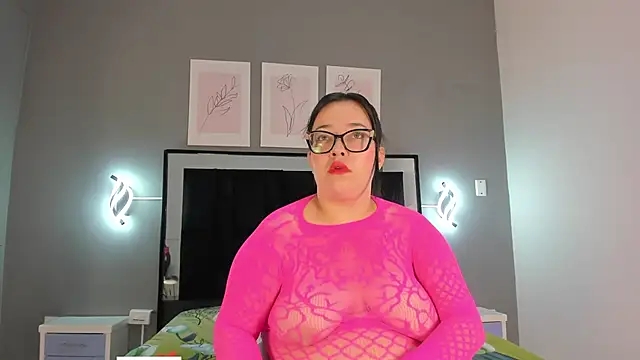Snapshot of zoe_curvyy chatting on 06-01-26, 12:07 zoe curvyy online show from 06-01-26, 12:07