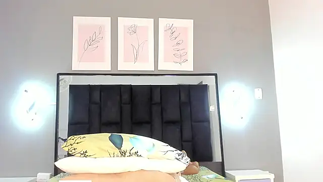 Snapshot of zoe_curvyy chatting on 06-05-26, 12:11 zoe curvyy online show from 06-05-26, 12:11