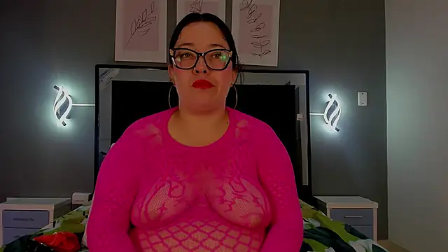 Snapshot of zoe_curvyy chatting on 06-12-26, 12:15 zoe curvyy online show from 06-12-26, 12:15