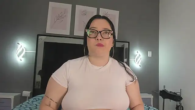 Snapshot of zoe_curvyy chatting on 07-17-26, 12:34 zoe curvyy online show from 07-17-26, 12:34