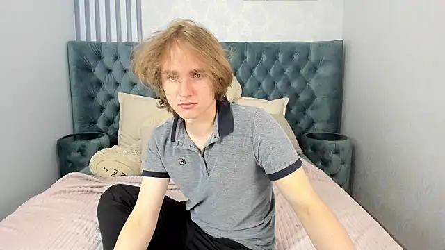 Snapshot of FinnBev chatting on 06-17-26, 08:43 FinnBev online show from 06-17-26, 08:43