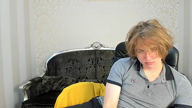 Snapshot of FinnBev chatting on 06-19-26, 08:56 FinnBev online show from 06-19-26, 08:56