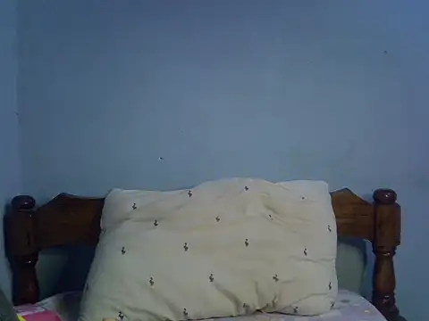 FreakyTrixie111 online show from 05-17-26, 02:42