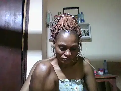 Snapshot of Ebonyqueen4 chatting on 05-21-26, 06:31 Ebonyqueen4 online show from 05-21-26, 06:31