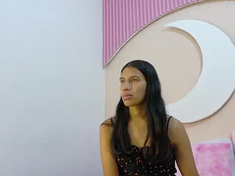 Snapshot of SamanthaLaurent chatting on 06-19-26, 07:17 SamanthaLaurent online show from 06-19-26, 07:17