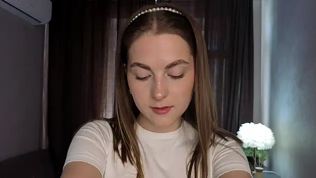Snapshot of CarolannMirjah chatting on 05-28-26, 04:21 CarolannMirjah online show from 05-28-26, 04:21