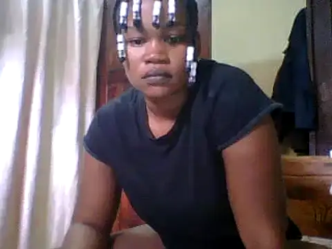 Snapshot of Beauty0001 chatting on 07-19-26, 01:59 Beauty0001 online show from 07-19-26, 01:59