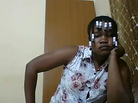 Snapshot of Beauty0001 chatting on 07-20-26, 03:36 Beauty0001 online show from 07-20-26, 03:36