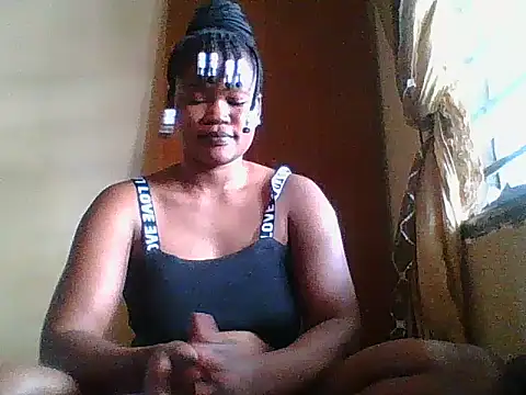 Snapshot of Beauty0001 chatting on 07-23-26, 12:58 Beauty0001 online show from 07-23-26, 12:58