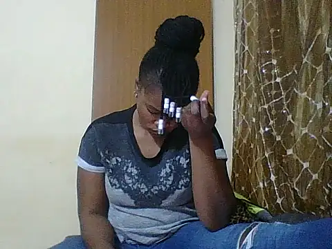 Snapshot of Beauty0001 chatting on 07-25-26, 04:15 Beauty0001 online show from 07-25-26, 04:15