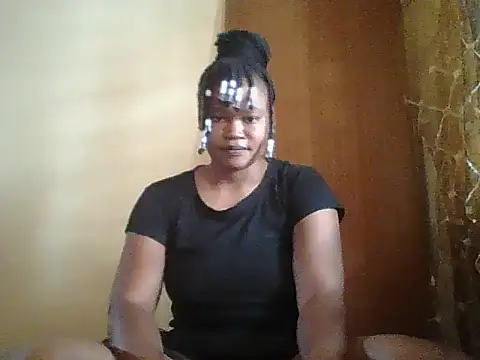 Snapshot of Beauty0001 chatting on 08-01-26, 01:21 Beauty0001 online show from 08-01-26, 01:21