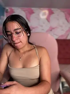 Snapshot of Klohe_LS chatting on 05-24-26, 01:38 Klohe LS online show from 05-24-26, 01:38