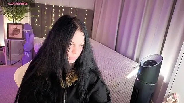 Snapshot of Vivi_Vivian chatting on 05-17-26, 03:30 Vivi Vivian online show from 05-17-26, 03:30