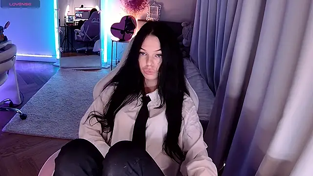 Snapshot of Vivi_Vivian chatting on 05-18-26, 04:57 Vivi Vivian online show from 05-18-26, 04:57