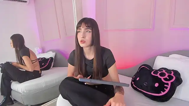 annie blair  online show from 07-18-26, 07:39
