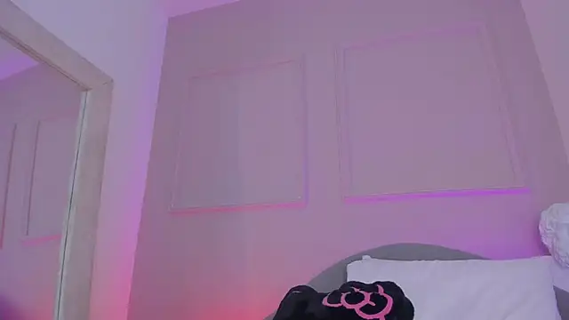 annie blair  online show from 07-21-26, 07:49