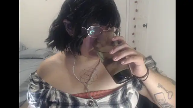Snapshot of MaevenNectar chatting on 06-16-26, 12:02 MaevenNectar online show from 06-16-26, 12:02