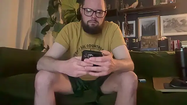 Snapshot of guywyo chatting on 05-16-26, 02:41 guywyo online show from 05-16-26, 02:41